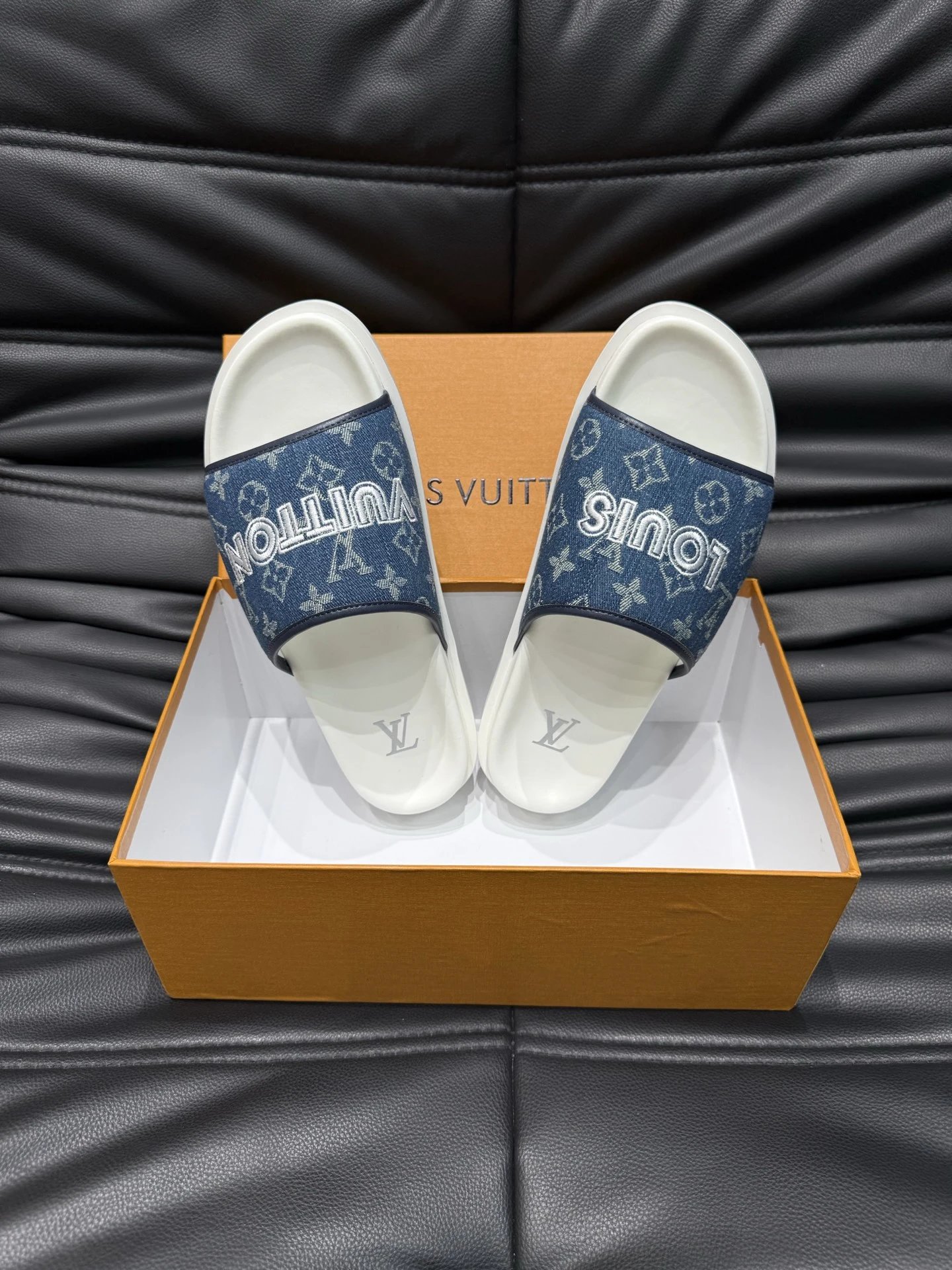 Louis Vuitton Slippers Monogram Slide image 3