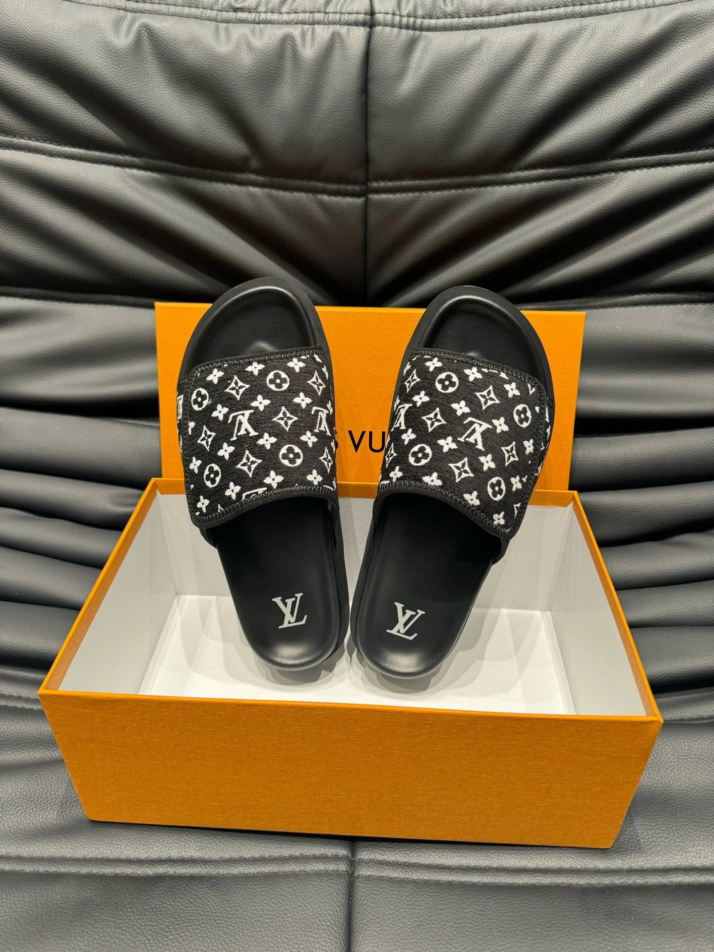 Louis Vuitton Slippers Monogram Slide image 7