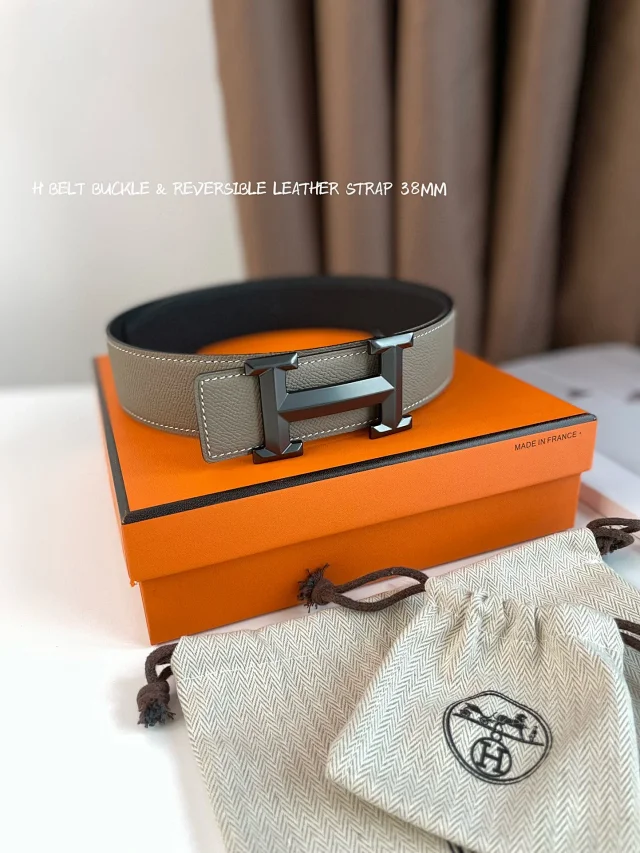 Hermès Belts Reversible Leather Strap with H Buckle, 38 mm product detail image 1