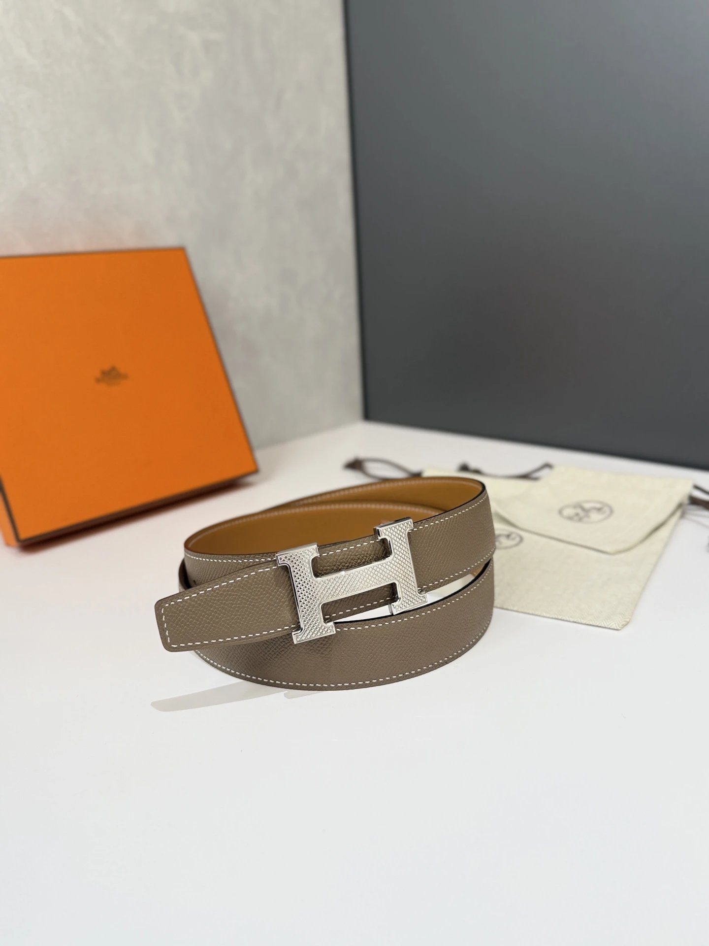 Hermès Belts Reversible Leather Strap with H Buckle, 38 mm — 15