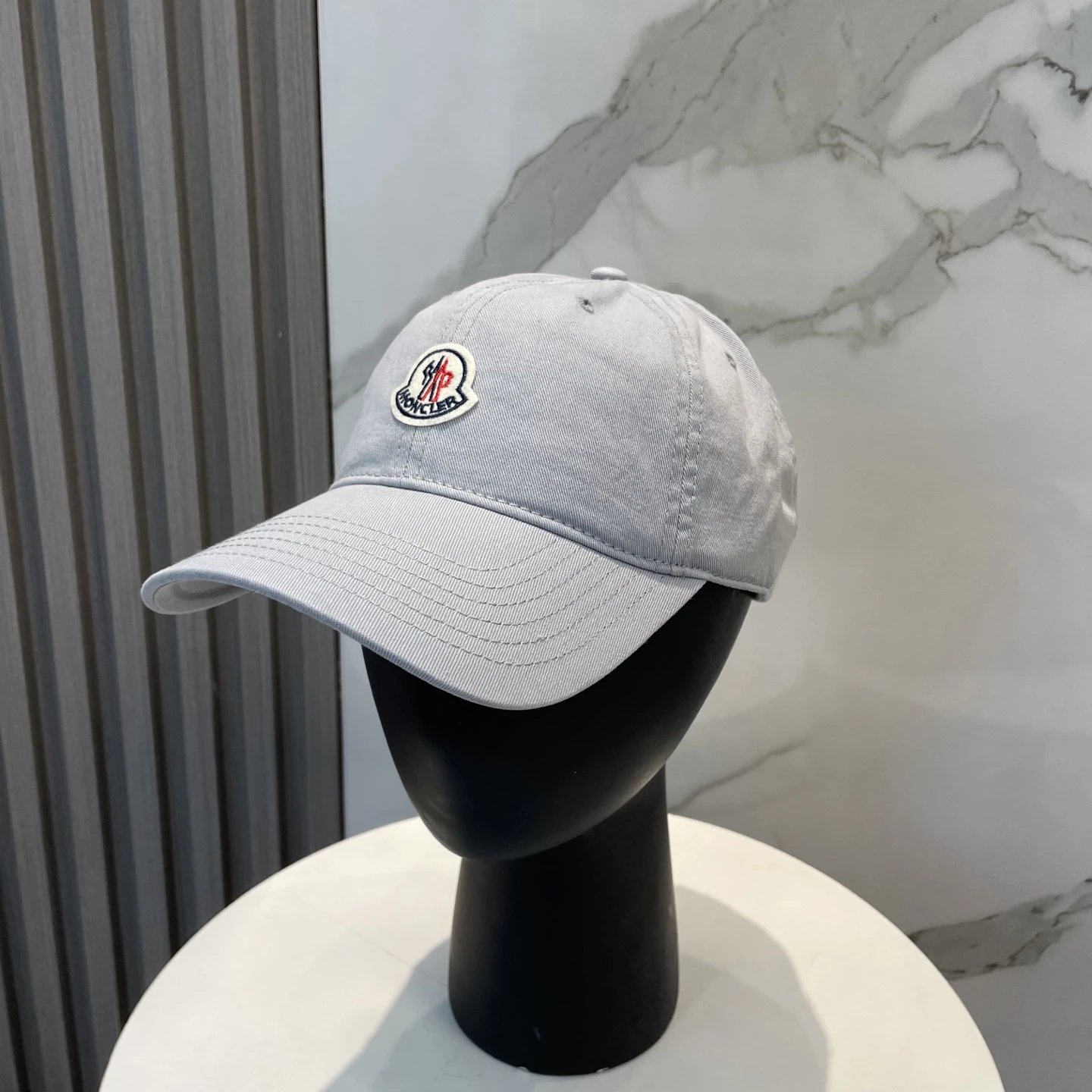 Moncler Hats Logo-patch baseball cap with contrast curved brim — 05