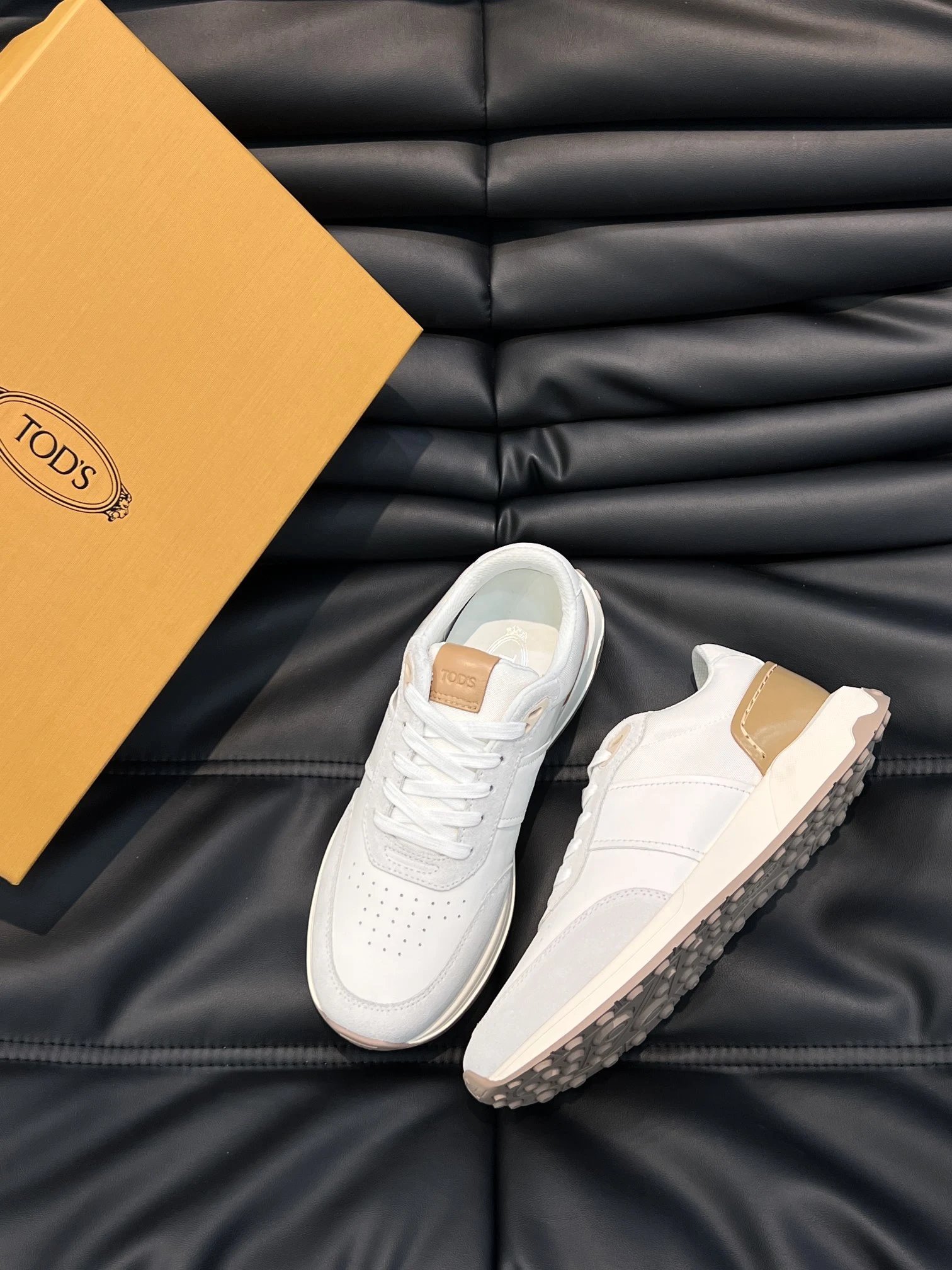 Tod's Sneakers Low-Top Lace-Up Perforated Toe image 3