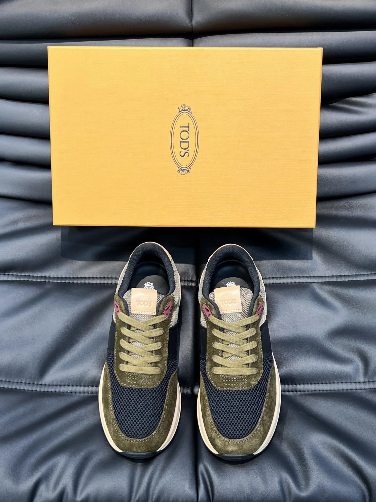 Tod's Sneakers Low-Top Lace-Up Perforated Toe — 07