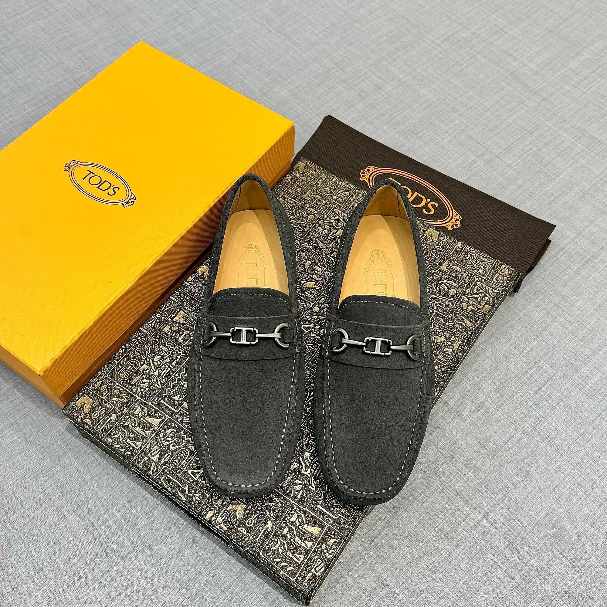 Tod's Leather Shoes Gommino Moccasins — 16