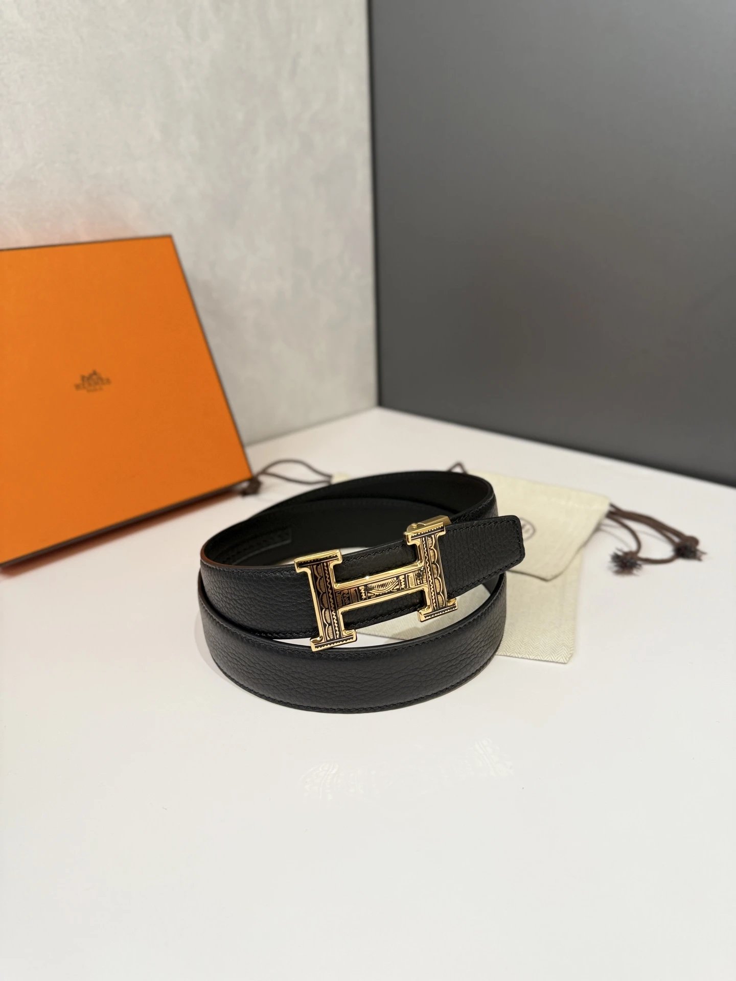 Hermès Belts Reversible Leather Strap with H Buckle, 38 mm — 22