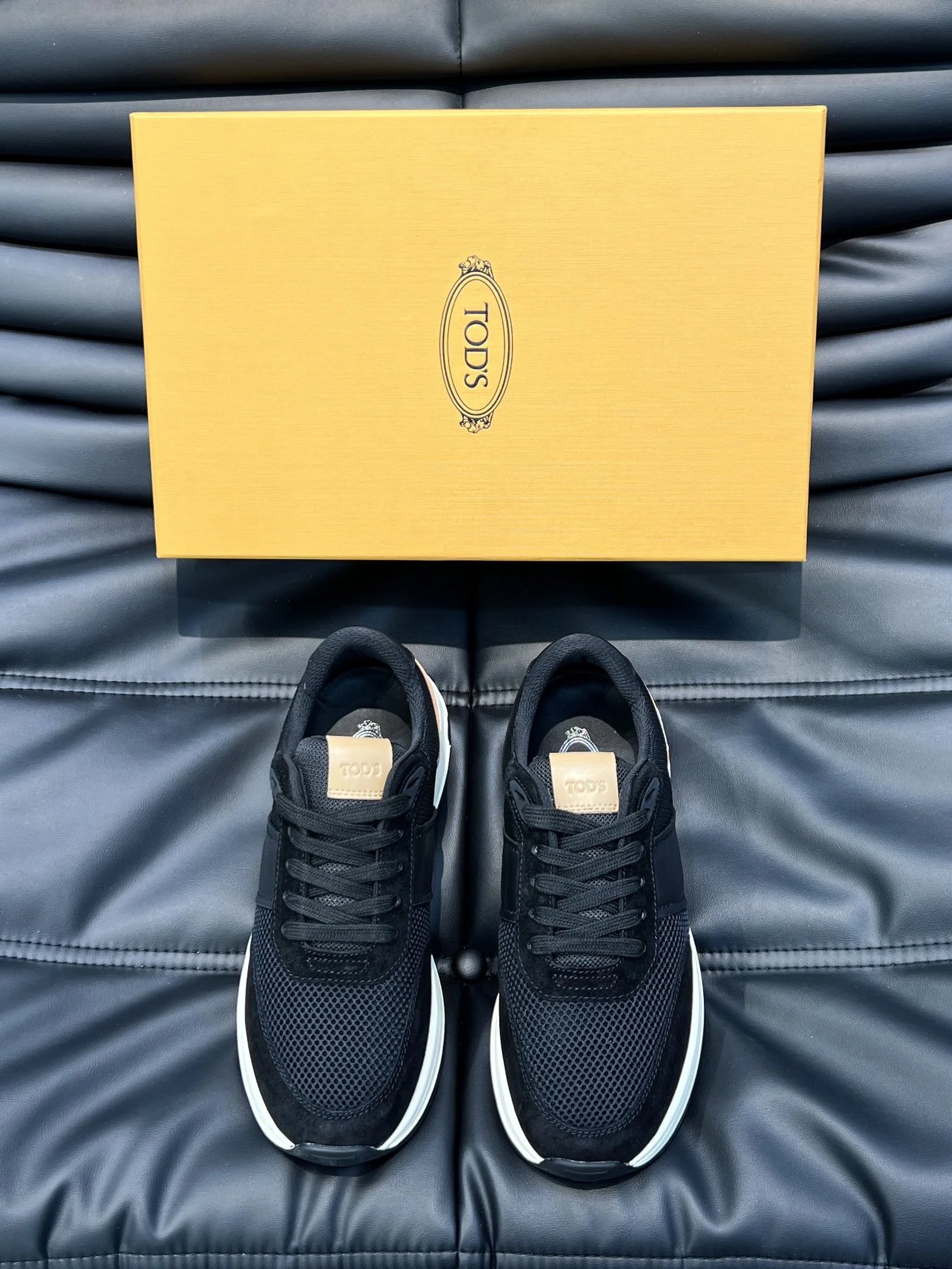 Tod's Sneakers Low-Top Lace-Up Perforated Toe — 06