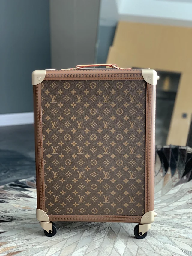 Louis Vuitton Travel Bags Monogram Spinner Suitcase product detail image 1
