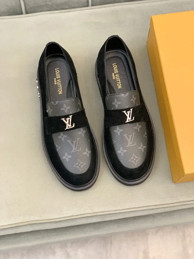 Louis Vuitton Leather Shoes Monogram loafers product detail image 7