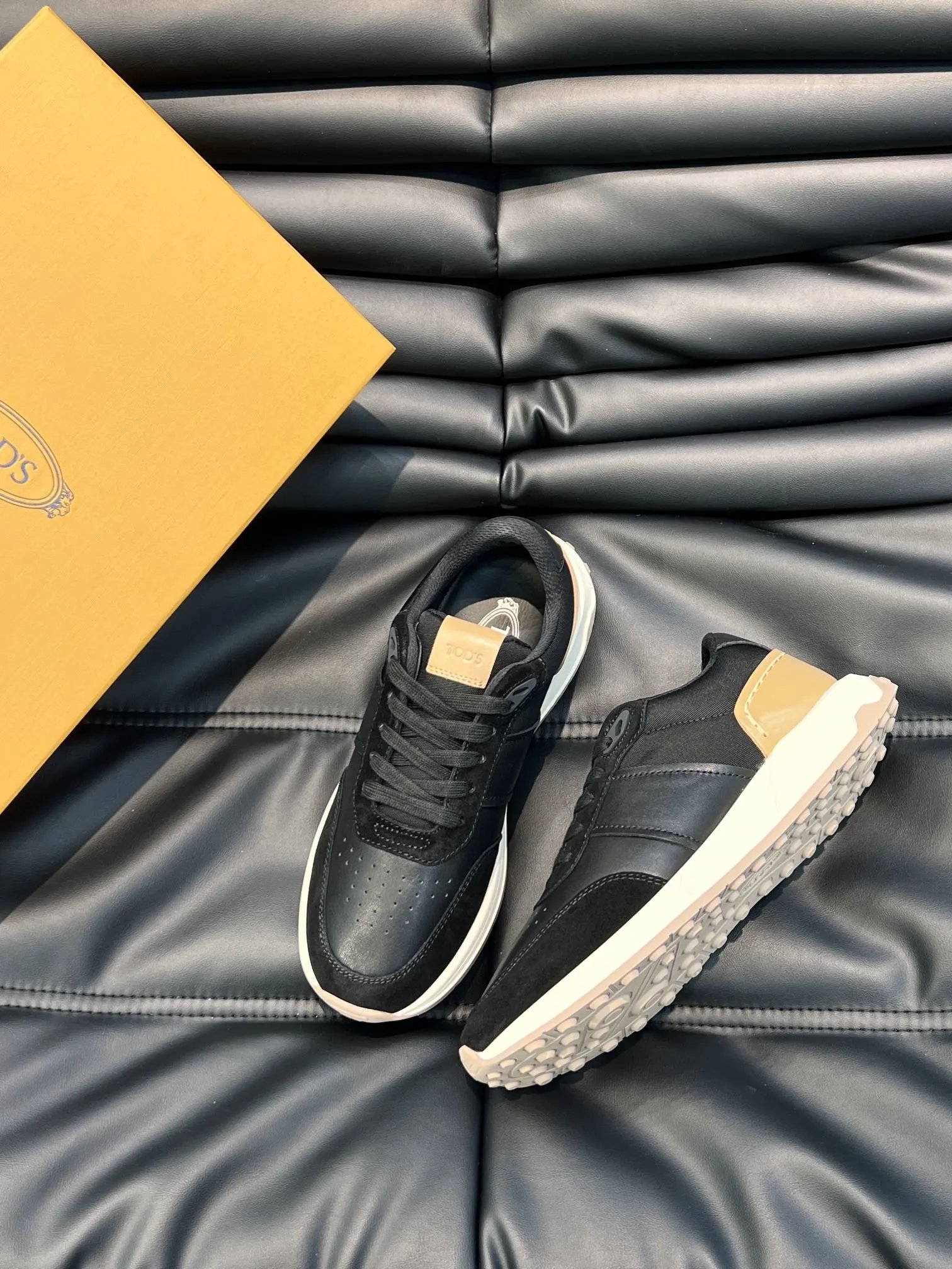 Tod's Sneakers Low-Top Lace-Up Perforated Toe image 2