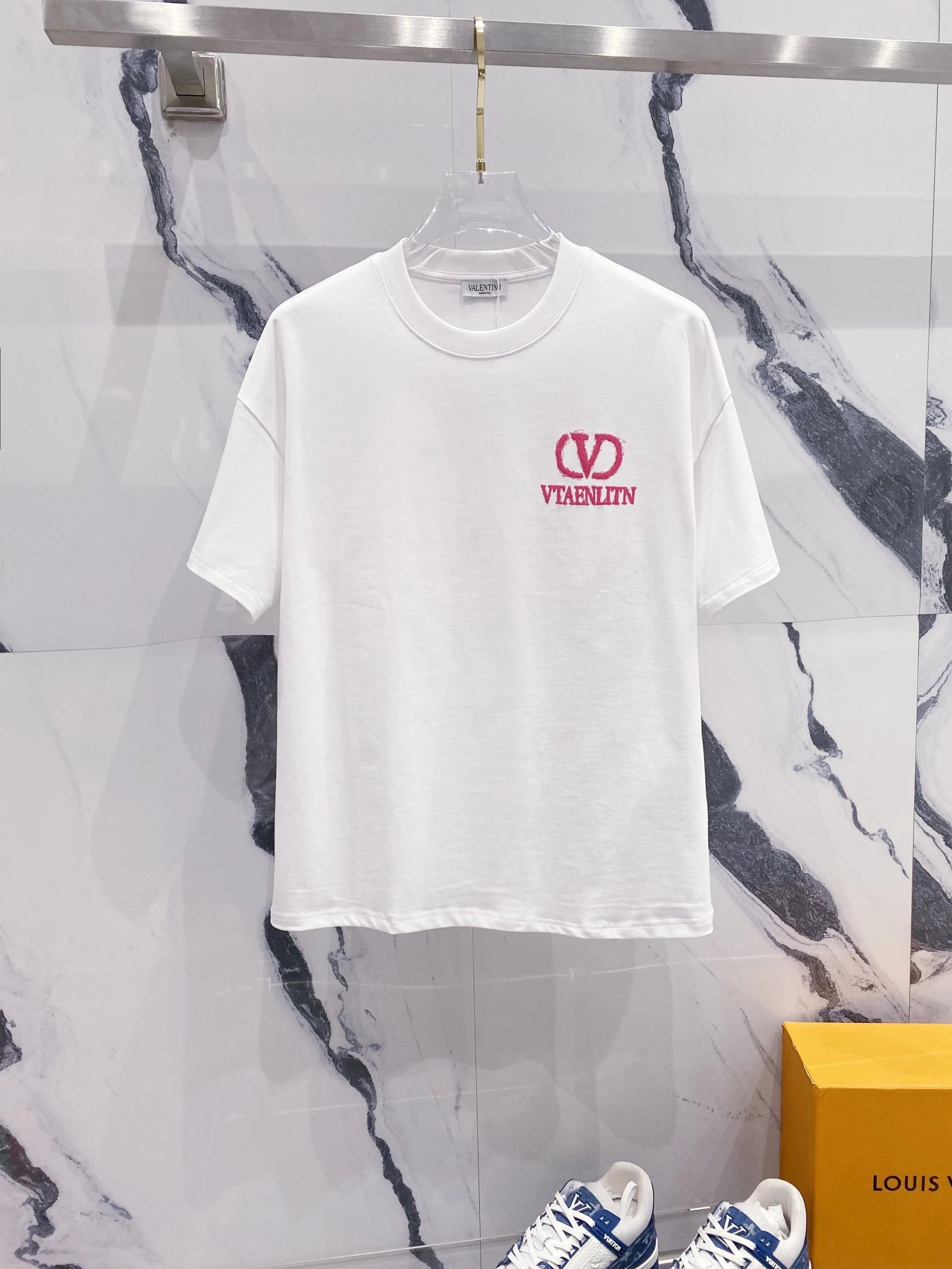 Valentino T-Shirts VLogo graphic — 09