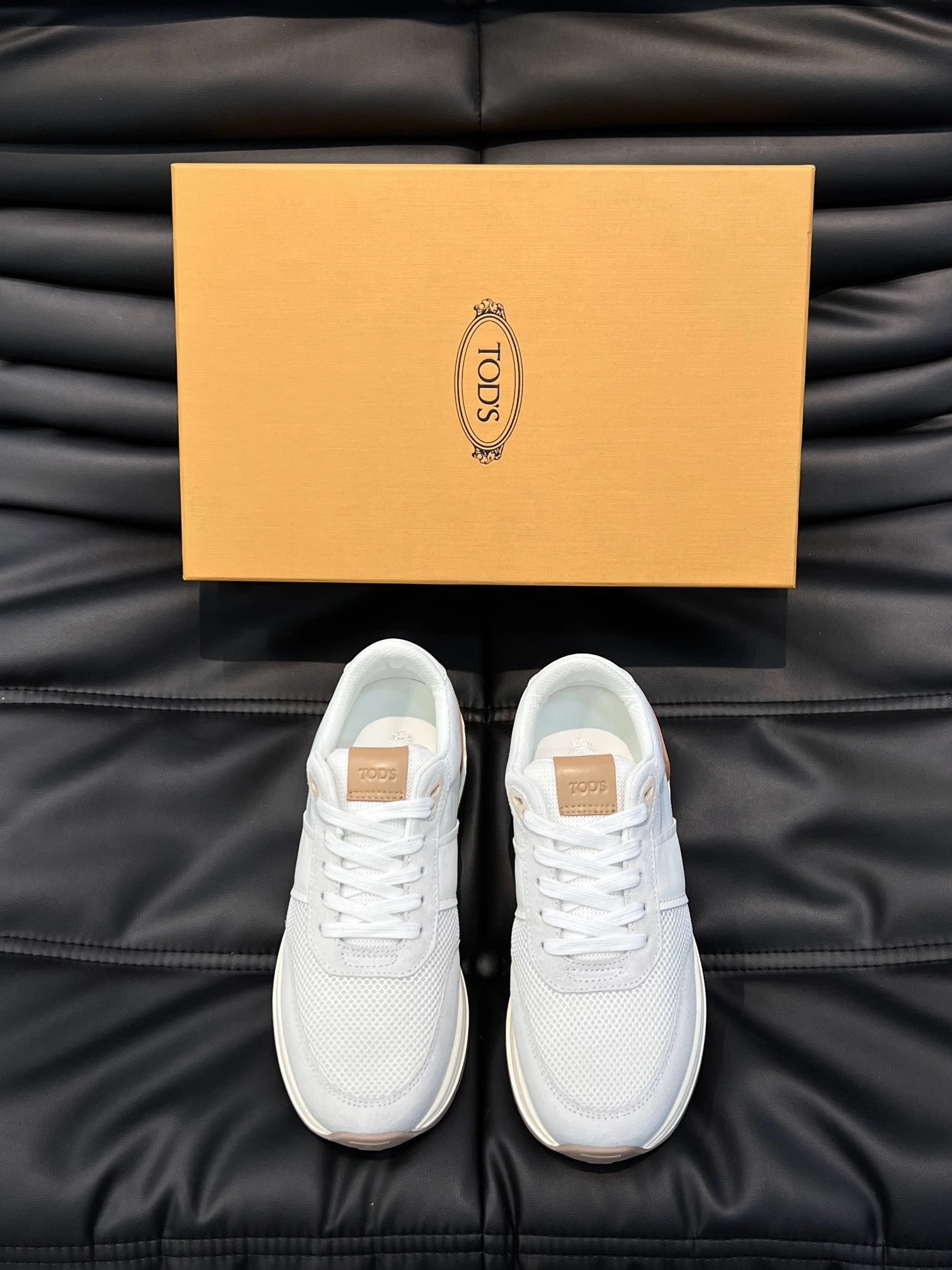 Tod's Sneakers Low-Top Lace-Up Perforated Toe — 08