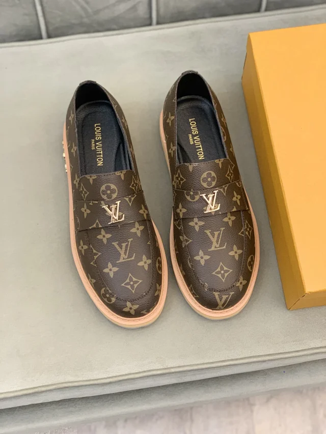 Louis Vuitton Leather Shoes Monogram loafers product detail image 6
