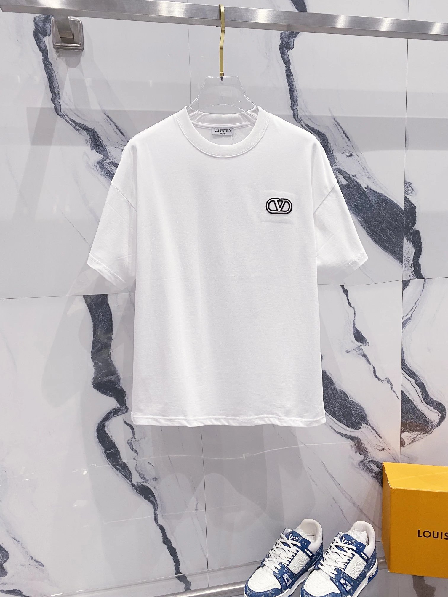 Valentino T-Shirts VLogo graphic — 16