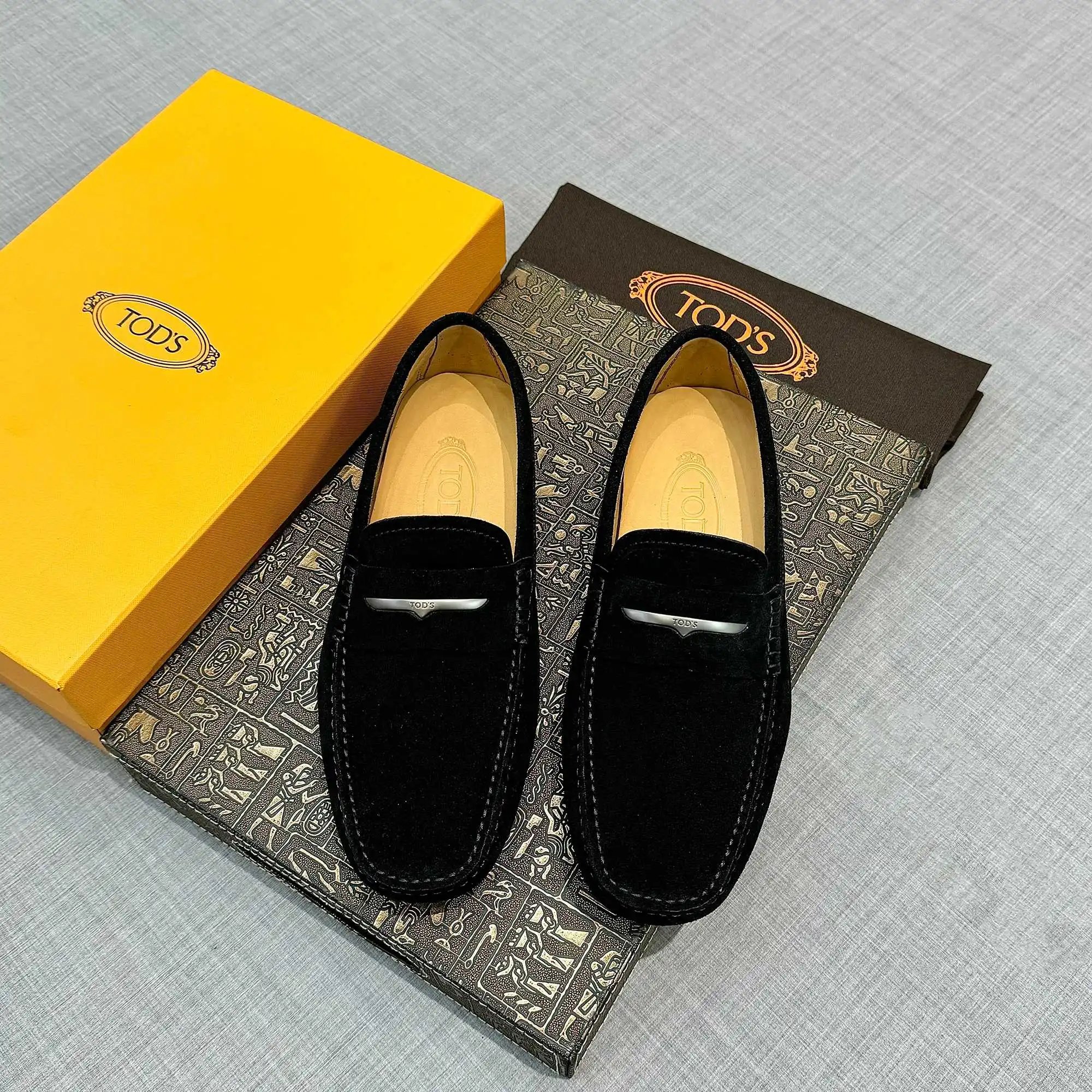 Tod's Leather Shoes Gommino Moccasins — 23