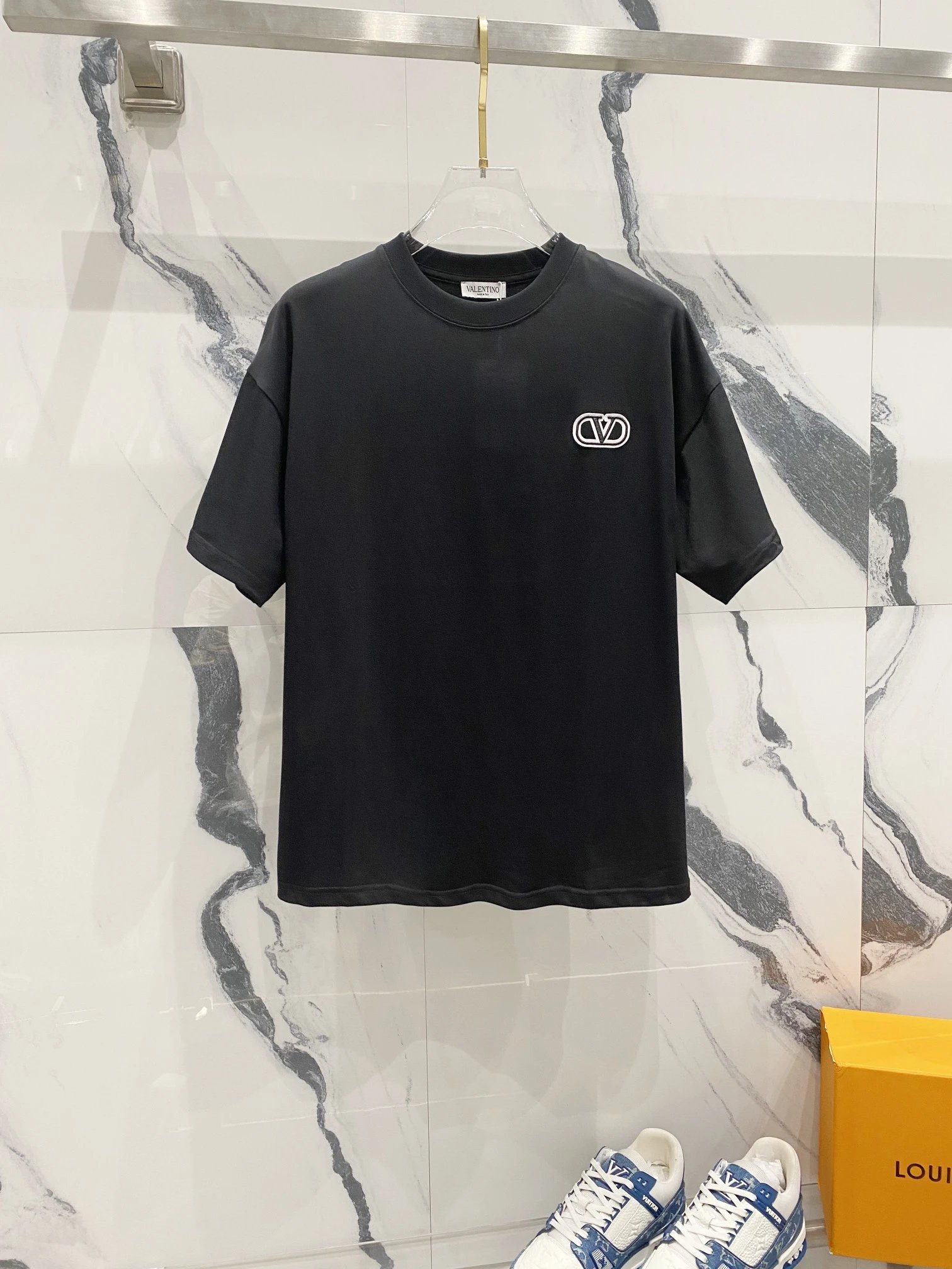 Valentino T-Shirts VLogo graphic — 17