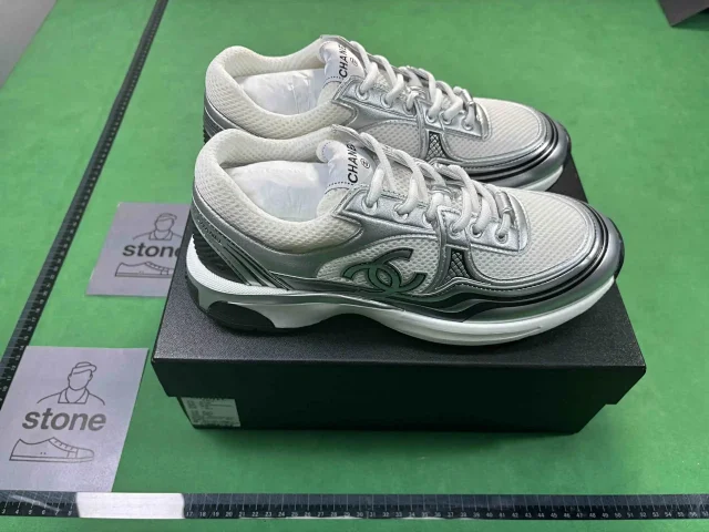 Chanel Sneakers Metallic mesh low-top with interlocking CC logo product detail image 3