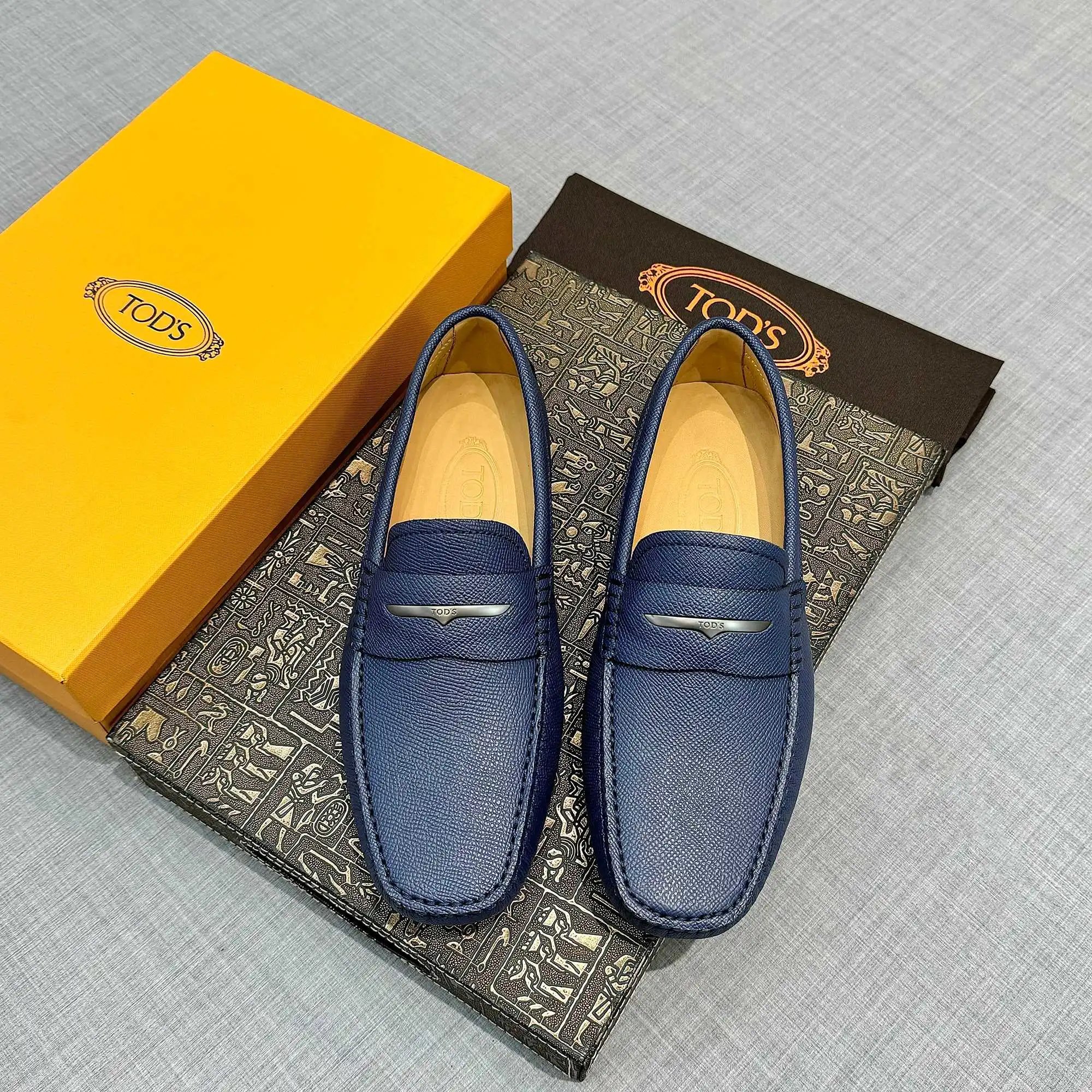 Tod's Leather Shoes Gommino Moccasins — 31