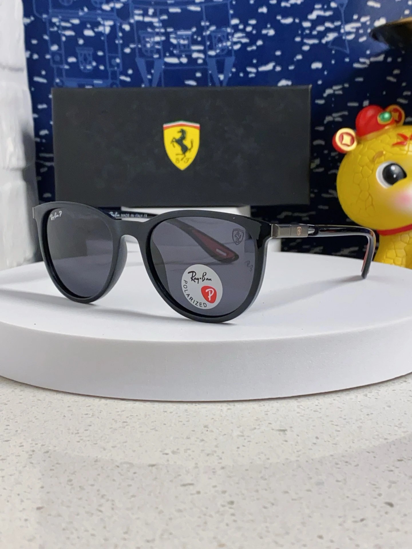 Ray-Ban Multiple sunglasses styles — 01