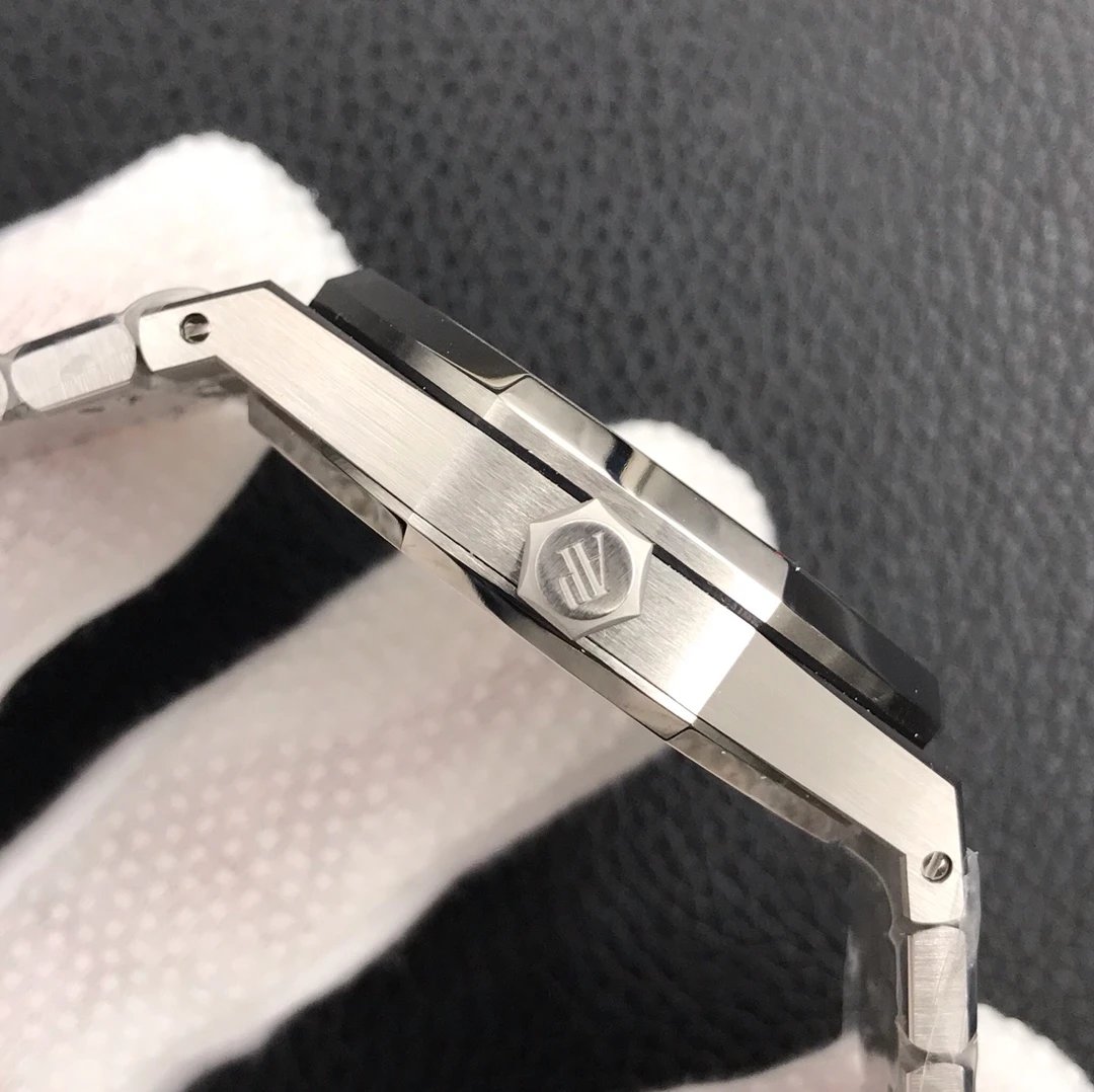 Audemars Piguet Watches Octagonal-bezel with textured dials image 5