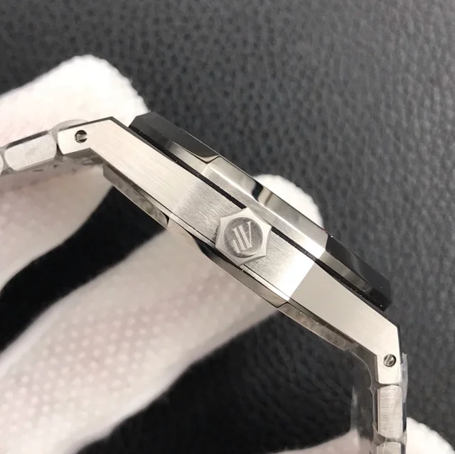 Audemars Piguet Watches Octagonal-bezel with textured dials product detail image 4