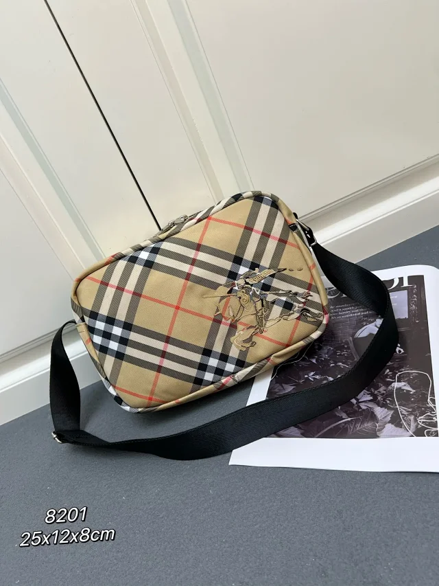 Burberry Check-pattern card holder product detail image 2
