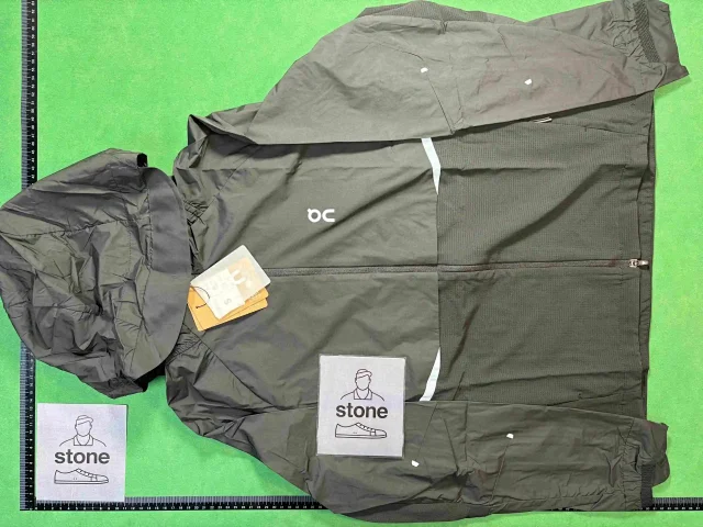 On Tracksuits Hooded Color-Block Jacket and Pants Set product detail image 2