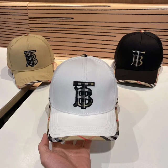 Fendi Hats Logo Baseball Cap with Contrast Whipstitch Brim product detail image 10