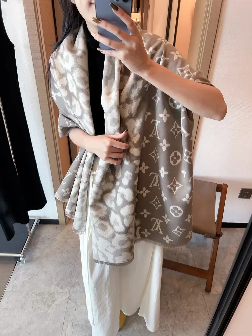 Louis Vuitton Scarves Monogram fringe scarf — 06