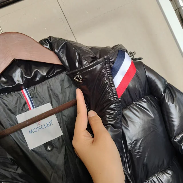 Moncler Down Jackets Quilted puffer product detail image 5