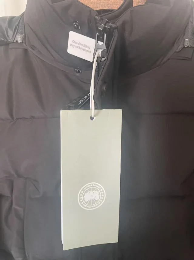 Moncler Vests Quilted Puffer Vest product detail image 4
