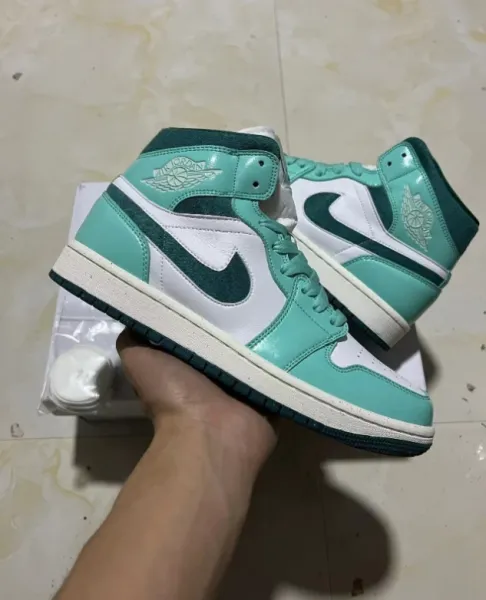 Off-White x Air Jordan 1 Chicago Red Sneakers - 25
