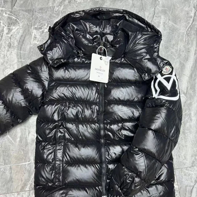 Moncler Down Jackets Hooded color-block puffer jacket product detail image 15