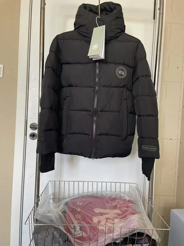 Moncler Vests Quilted Puffer Vest product detail image 8