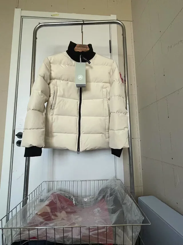 Moncler Vests Quilted Puffer Vest product detail image 12