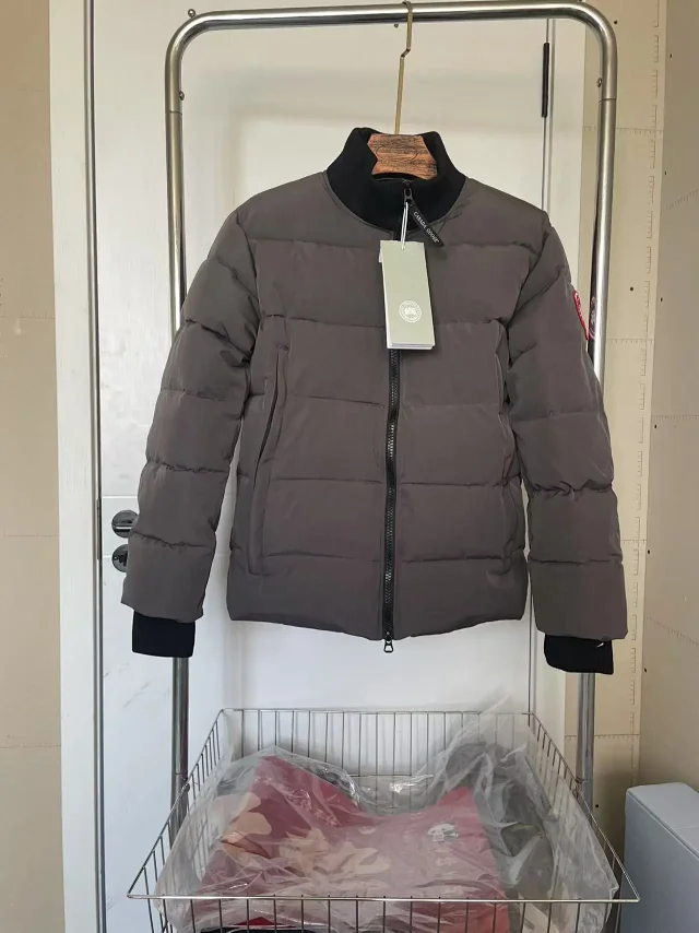Moncler Vests Quilted Puffer Vest product detail image 11