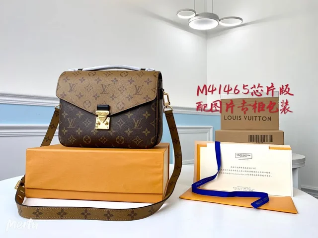 Louis Vuitton Crossbody Bags Monogram Zip Bag product detail image 14
