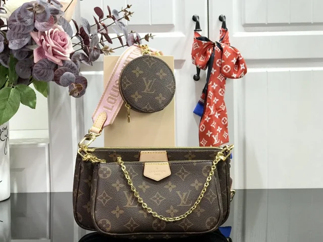Louis Vuitton Crossbody Bags Monogram Zip Bag product detail image 16