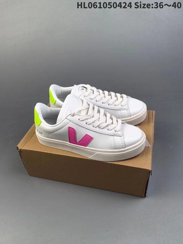 Veja Sneakers Low-top V-logo product detail image 46