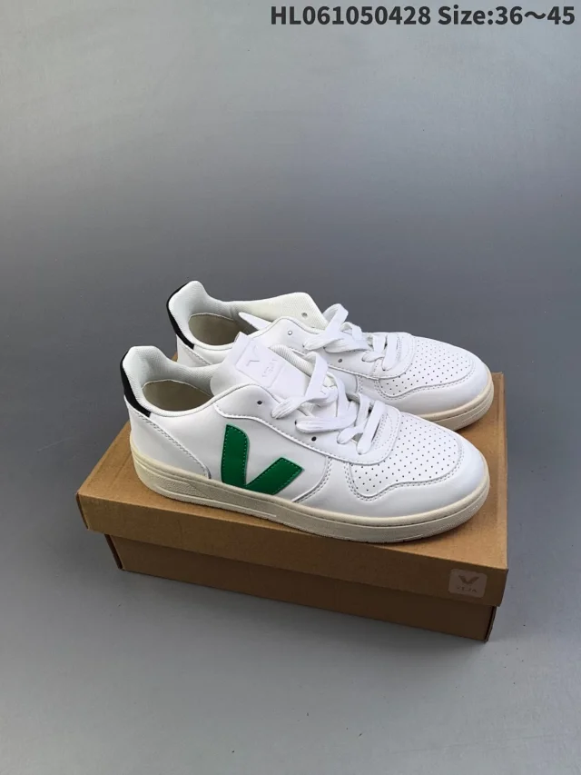 Veja Sneakers Low-top V-logo product detail image 32