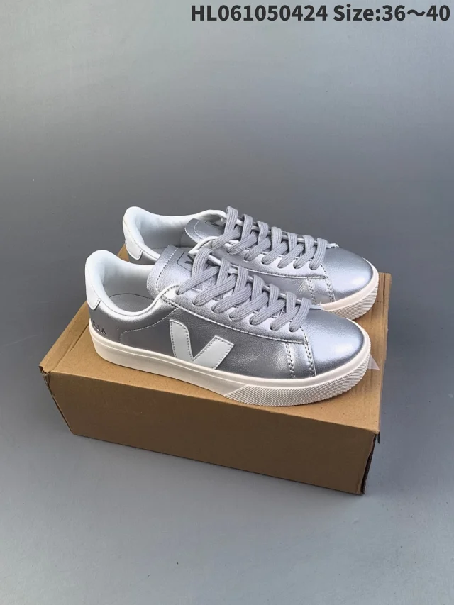 Veja Sneakers Low-top V-logo product detail image 47