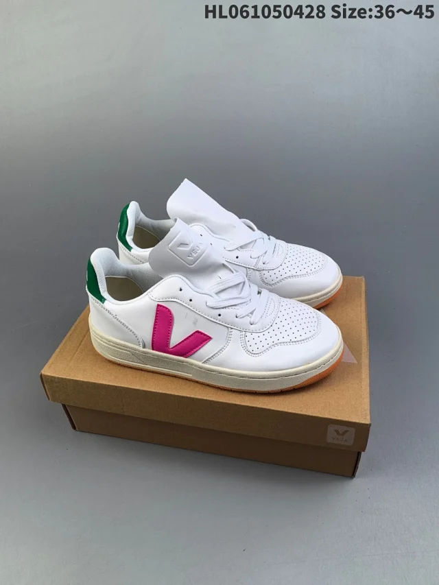 Veja Sneakers Low-top V-logo product detail image 26