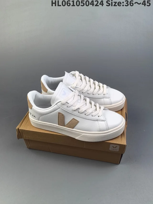 Veja Sneakers Low-top V-logo product detail image 41