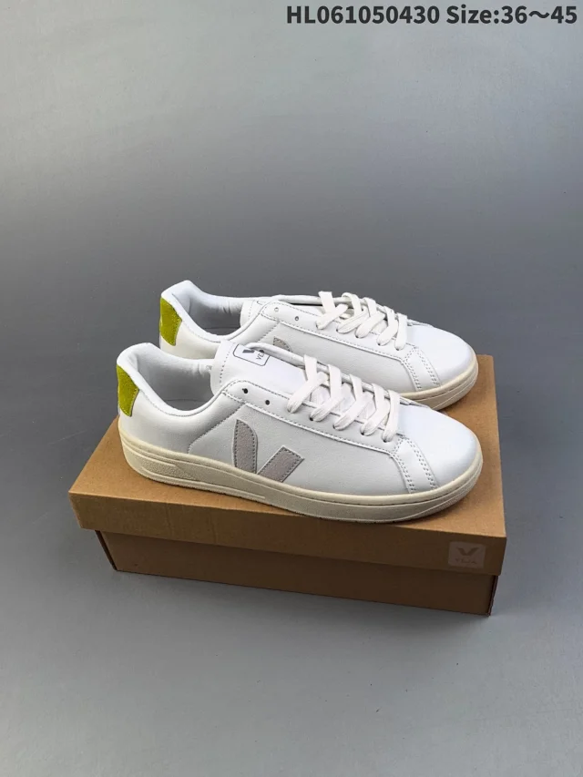 Veja Sneakers Low-top V-logo product detail image 28