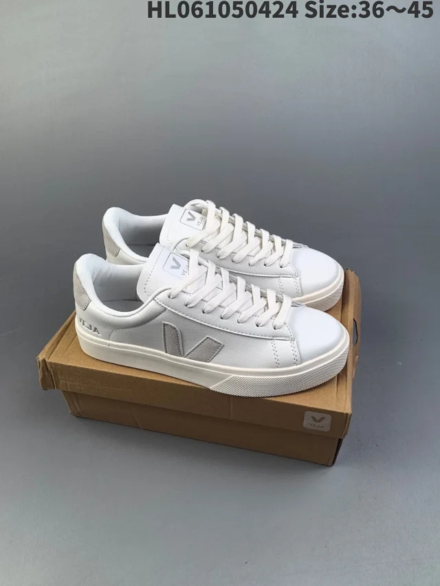 Veja Sneakers Low-top V-logo product detail image 39