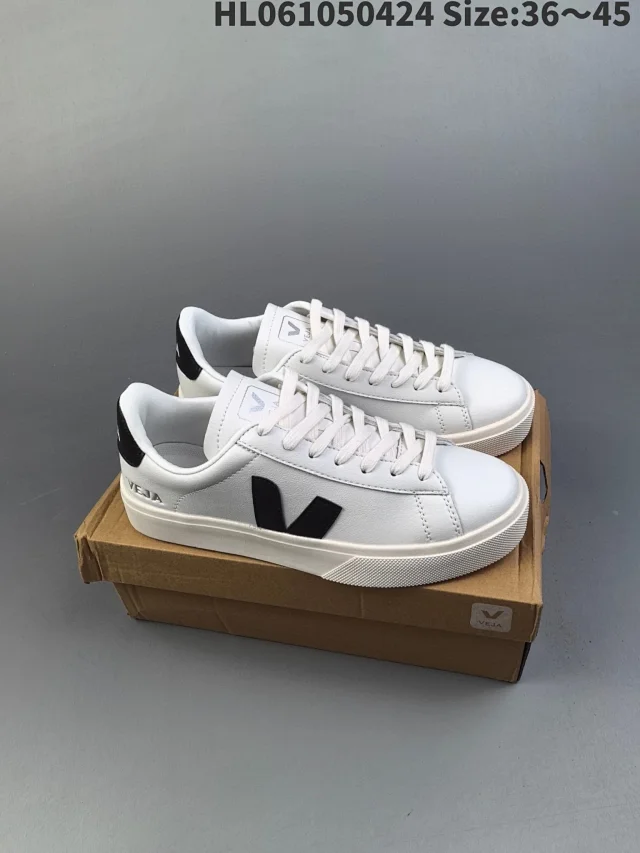 Veja Sneakers Low-top V-logo product detail image 31