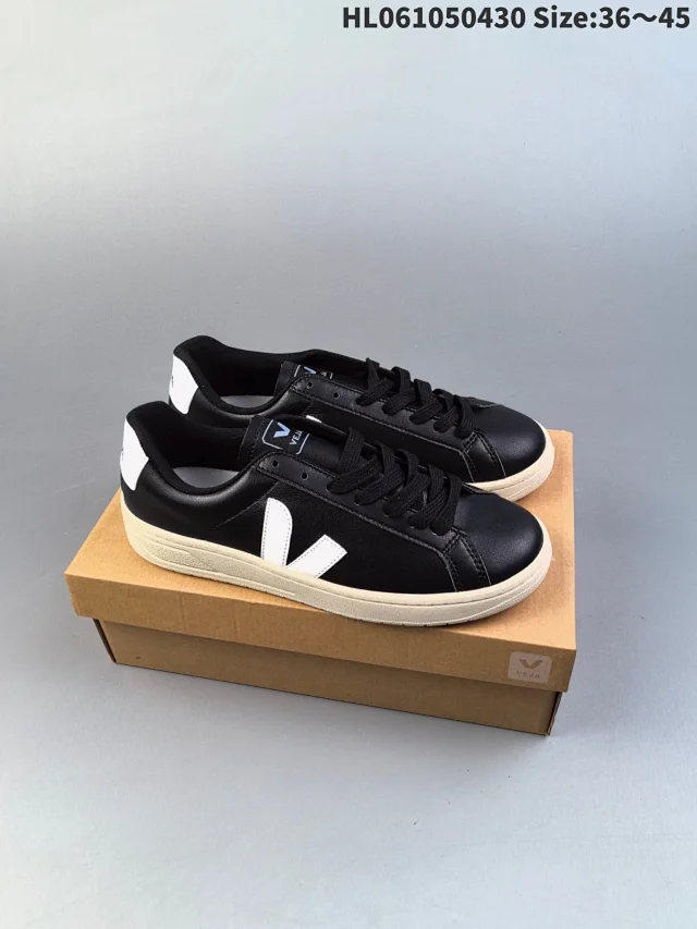 Veja Sneakers Low-top V-logo product detail image 20