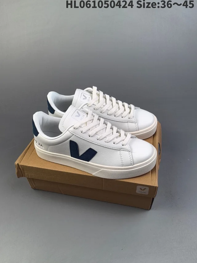 Veja Sneakers Low-top V-logo product detail image 36