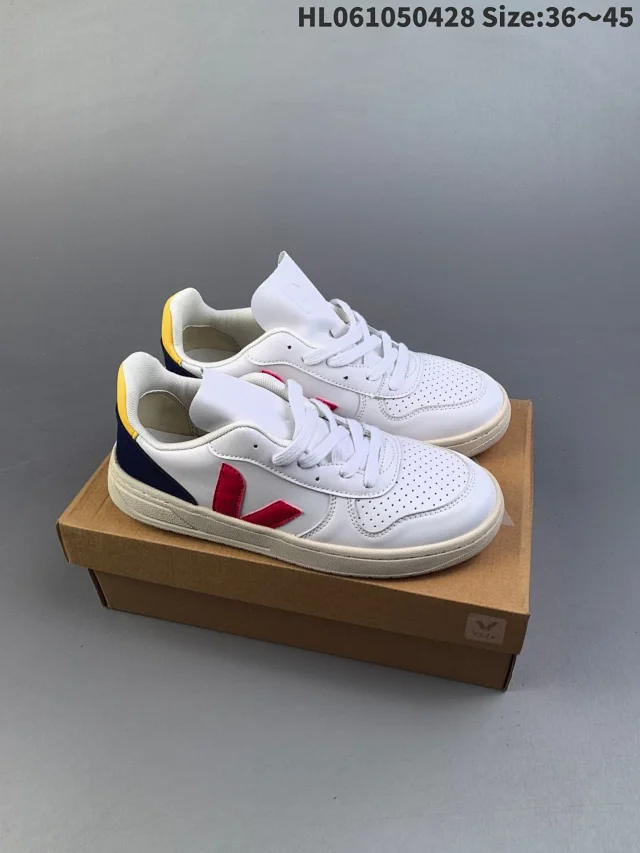 Veja Sneakers Low-top V-logo product detail image 27