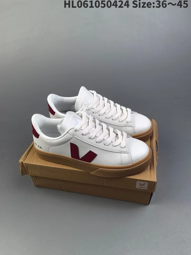 Veja Sneakers Low-top V-logo product detail image 30