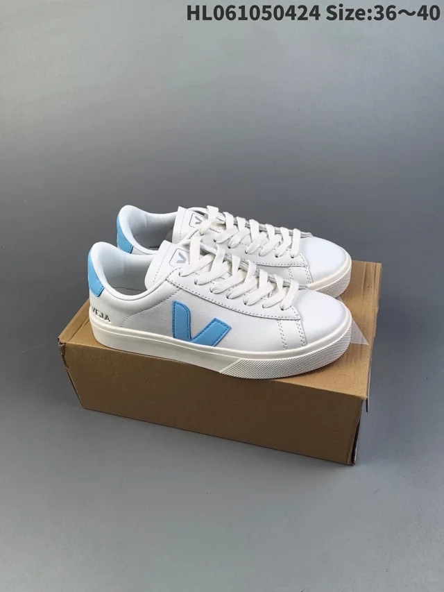 Veja Sneakers Low-top V-logo product detail image 45